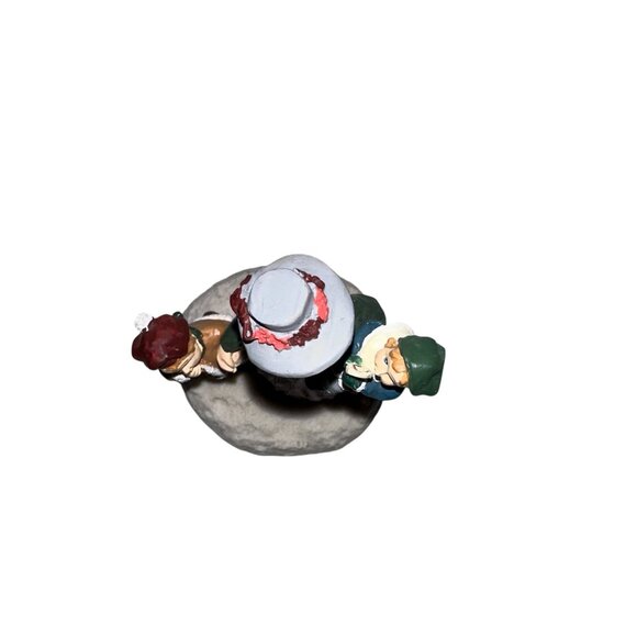 Vtg 1997 Village Square Mom Carrying Child Figurine Mervyn Christmas Holiday - Picture 5 of 6